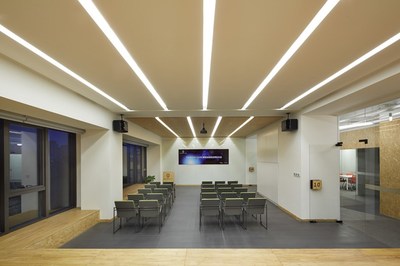 秦國鵬與FOUNDRY CLUB北京 亞克力材質(zhì)下的先鋒藝術(shù)實踐