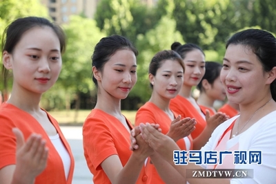 第二十一屆“中國農(nóng)加工洽談會(huì)”政務(wù)講解員集體換裝亮相，禮儀服務(wù)再升級(jí)